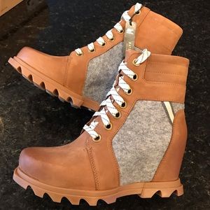 New Sorel Joan of Arctic Wedge III Lexie Bootie, Ankle Boots, Tan Lace Booties